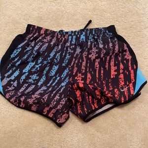 girls nike shorts large